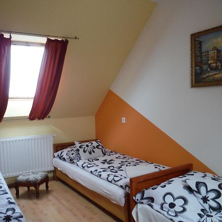 Kertvarosi Vendeghaz Oroshaza Ruang foto