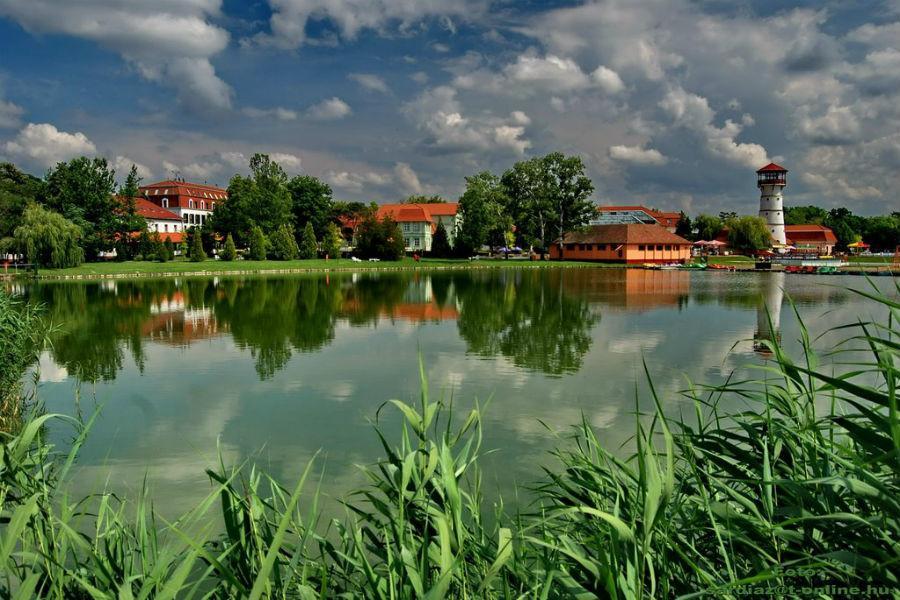Kertvarosi Vendeghaz Oroshaza Bagian luar foto