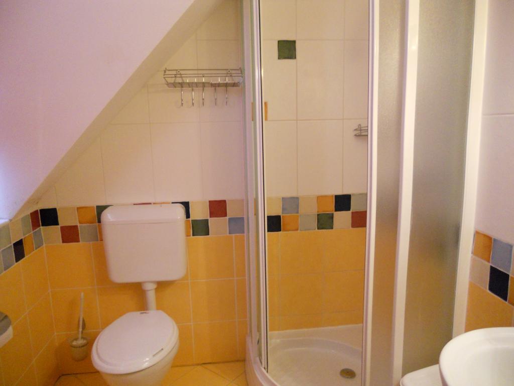 Kertvarosi Vendeghaz Oroshaza Bagian luar foto