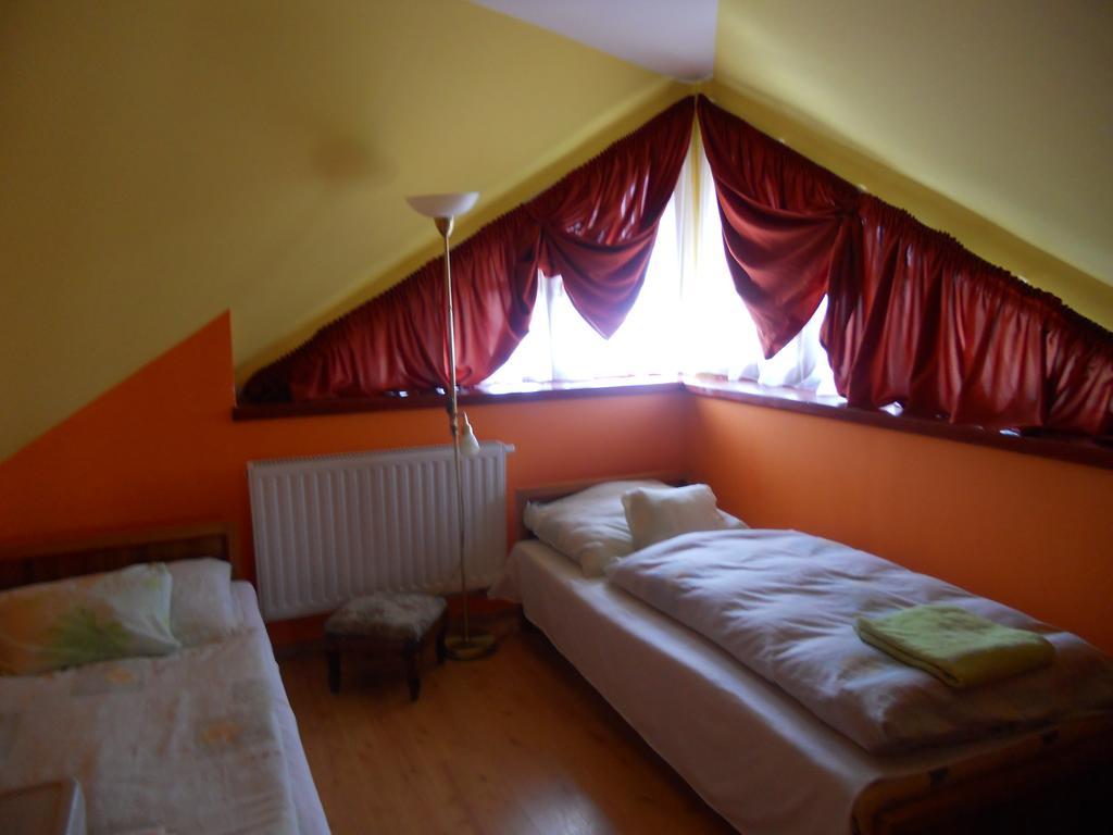 Kertvarosi Vendeghaz Oroshaza Bagian luar foto